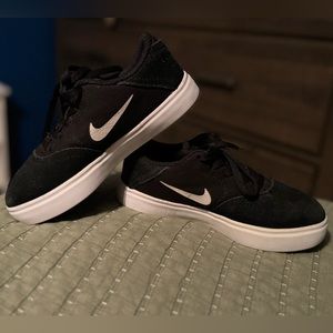 Nike SB Check Canvas Little Kids’ Skate Shoes (11C)